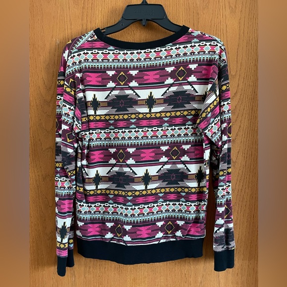 XS top. Fun design. - Picture 1 of 2